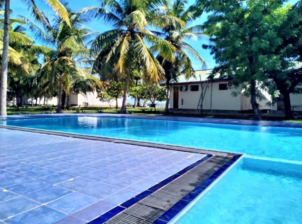 Pearl Oceanic Resort - Тринкомали Экстерьер фото